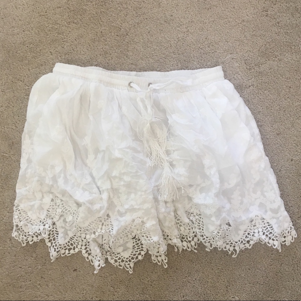 white lace shorts